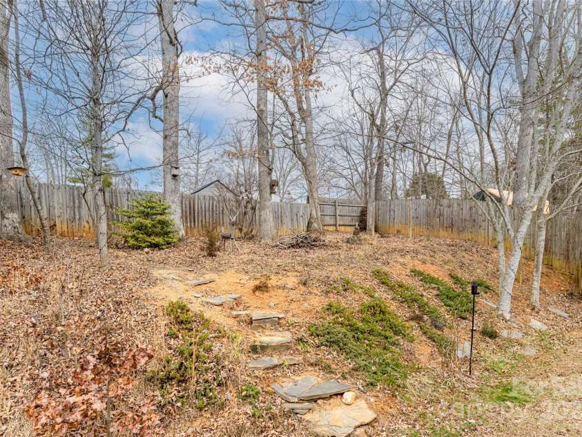 26 Lamar Avenue, Asheville, NC 28803.  MLS# CAR4215412, YatesRealty ID 1130. 