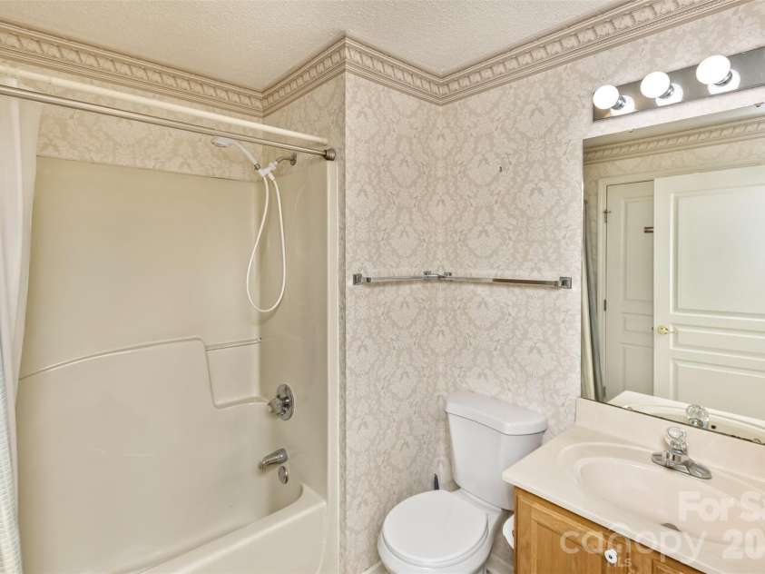 3305 Idle Hour Drive, Asheville, NC 28806.  MLS# CAR4336011, YatesRealty ID 1130. Guest Bath