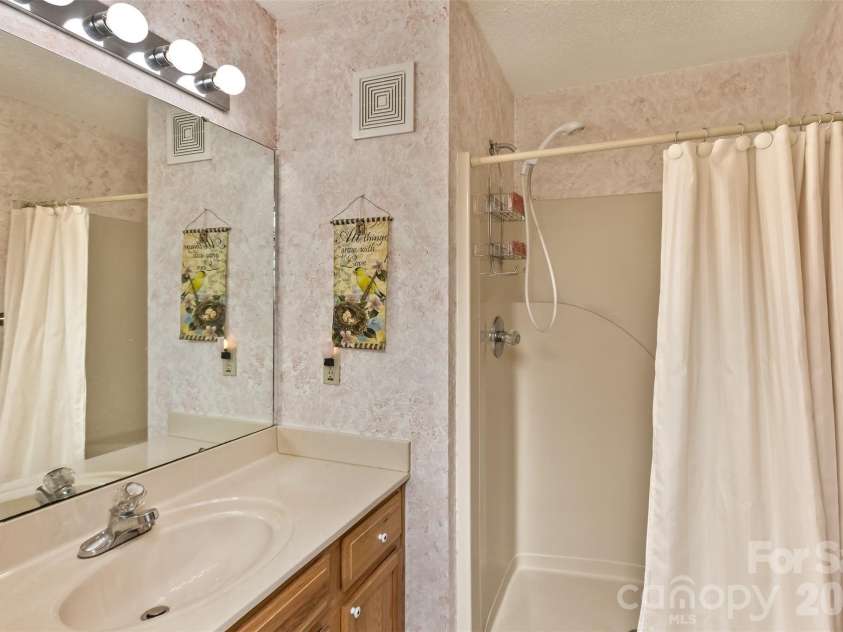 3305 Idle Hour Drive, Asheville, NC 28806.  MLS# CAR4336011, YatesRealty ID 1130. Primary bath