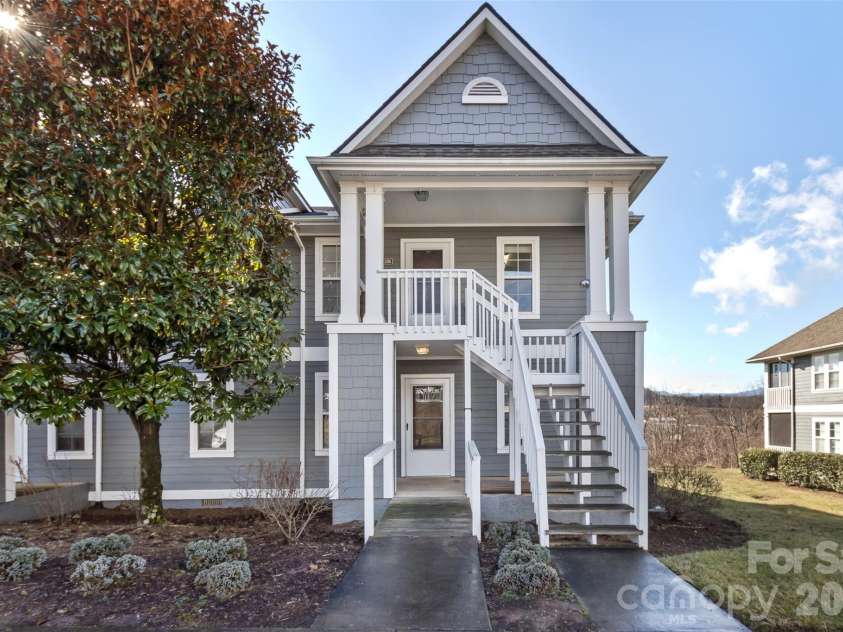 3305 Idle Hour Drive, Asheville, NC 28806.  MLS# CAR4336011, YatesRealty ID 1130. Welcome Home! 3305 Idle Hour Drive