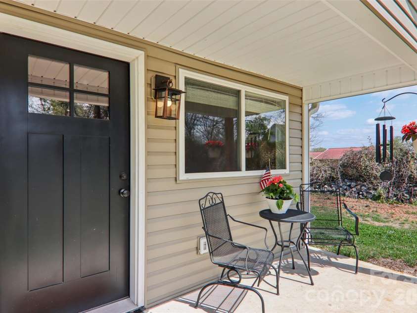 111 Crawford Street, Landrum, SC 29356.  MLS# CAR4369383, YatesRealty ID 11300. 
