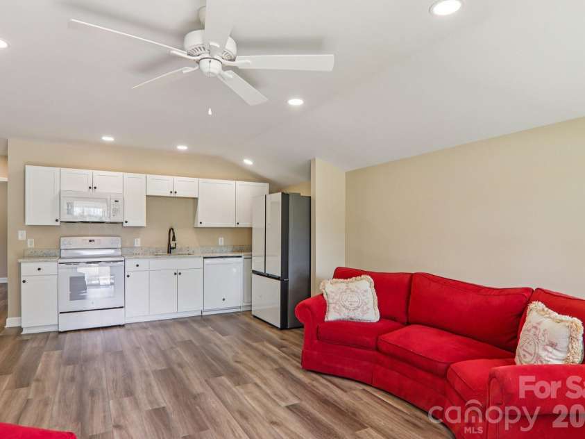 111 Crawford Street, Landrum, SC 29356.  MLS# CAR4369383, YatesRealty ID 11300. 
