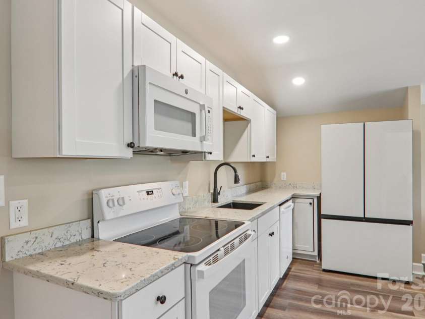 111 Crawford Street, Landrum, SC 29356.  MLS# CAR4369383, YatesRealty ID 11300. 