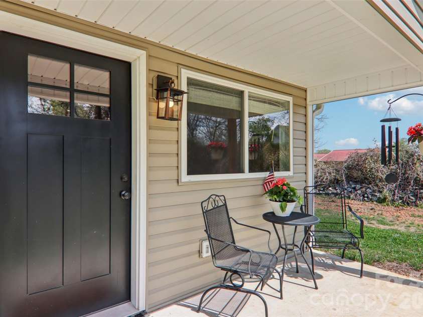 111 Crawford Street, Landrum, SC 29356.  MLS# CAR4369383, YatesRealty ID 11300. 