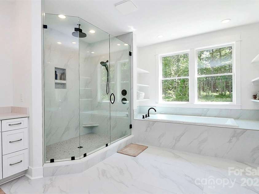 6178 Chimney Bluff Road, Lancaster, SC 29720.  MLS# CAR4172612, YatesRealty ID 11305. Oversized shower and soaking tub