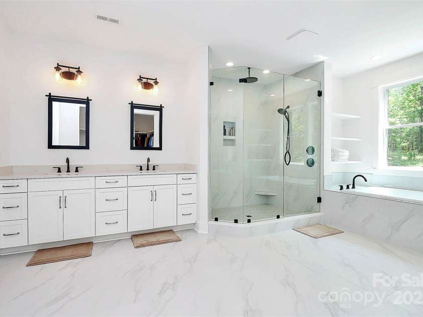 6178 Chimney Bluff Road, Lancaster, SC 29720.  MLS# CAR4172612, YatesRealty ID 11305. Primary bath