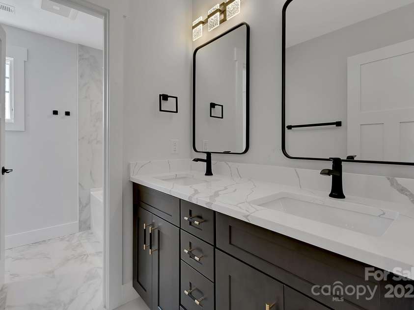 132 Golden Pasture Drive, Fletcher, NC 28732.  MLS# CAR4225018, YatesRealty ID 11306. Bathroom