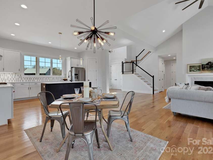 132 Golden Pasture Drive, Fletcher, NC 28732.  MLS# CAR4225018, YatesRealty ID 11306. Dining Area