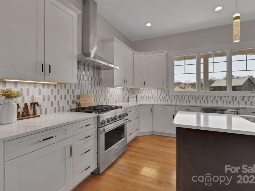 132 Golden Pasture Drive, Fletcher, NC 28732.  MLS# CAR4225018, YatesRealty ID 11306. Kitchen