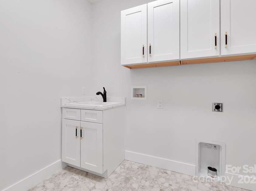 132 Golden Pasture Drive, Fletcher, NC 28732.  MLS# CAR4225018, YatesRealty ID 11306. Laundry