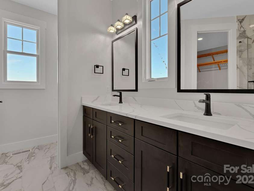 132 Golden Pasture Drive, Fletcher, NC 28732.  MLS# CAR4225018, YatesRealty ID 11306. Primary Bath