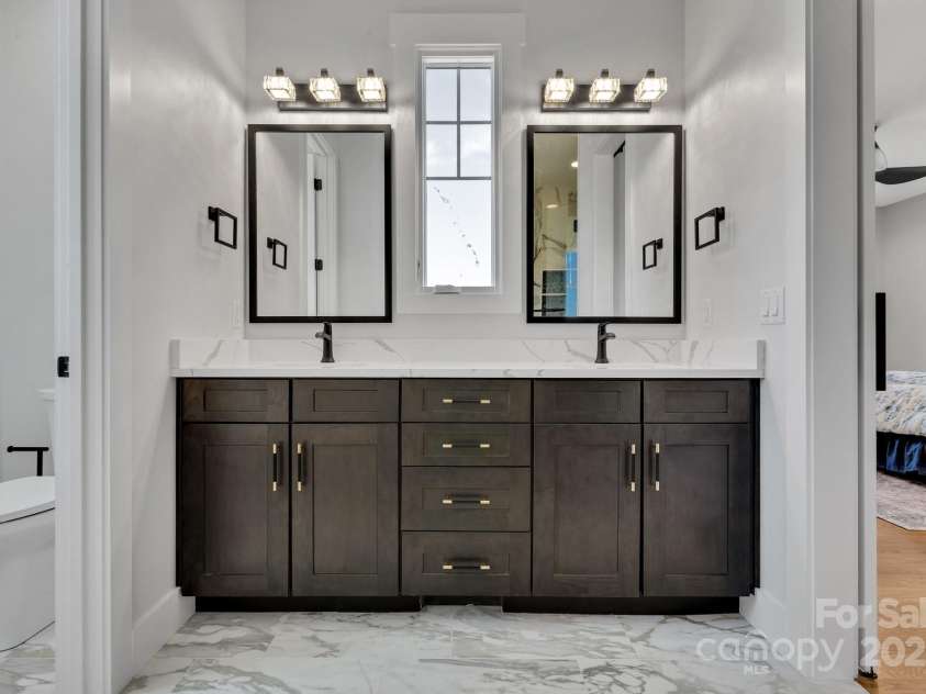 132 Golden Pasture Drive, Fletcher, NC 28732.  MLS# CAR4225018, YatesRealty ID 11306. Primary Bath