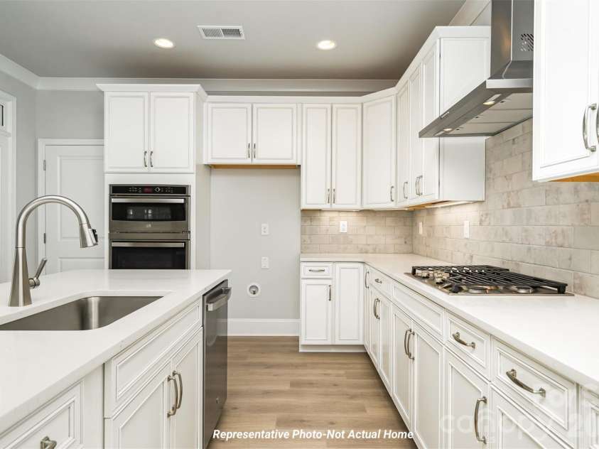 10225 Rainier Trail Drive, Huntersville, NC 28078.  MLS# CAR4341081, YatesRealty ID 11307. Upgraded Kitchen Example