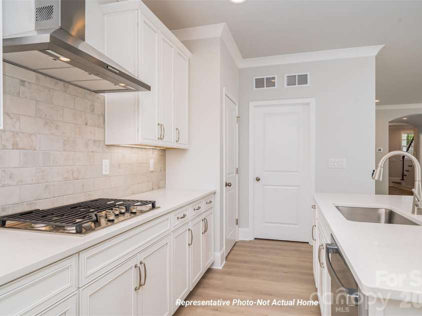 10225 Rainier Trail Drive, Huntersville, NC 28078.  MLS# CAR4341081, YatesRealty ID 11307. Upgraded Kitchen Example