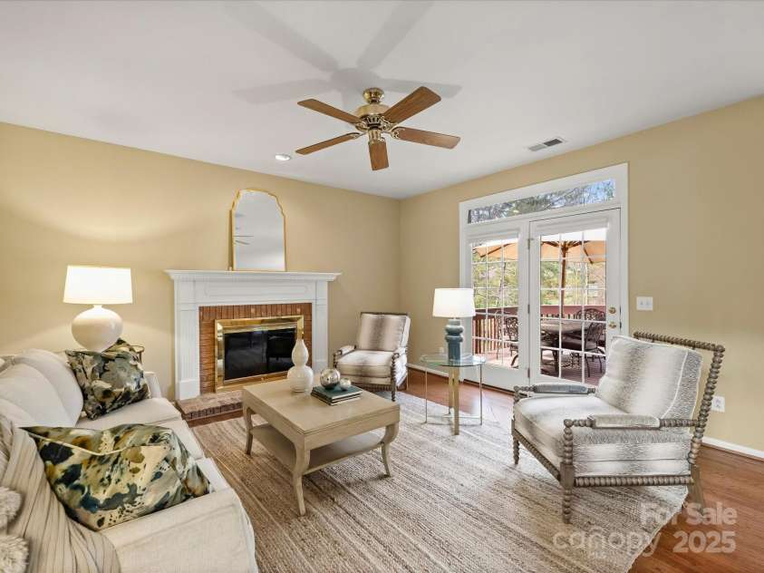 213 Walnut Point Drive, Matthews, NC 28105.  MLS# CAR4246616, YatesRealty ID 11307. Family Room
