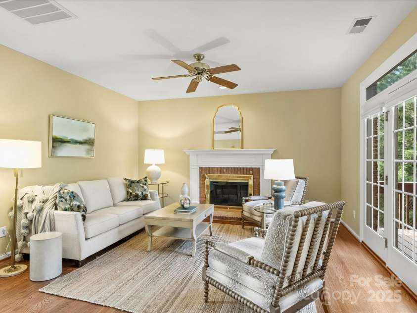 213 Walnut Point Drive, Matthews, NC 28105.  MLS# CAR4246616, YatesRealty ID 11307. Family room