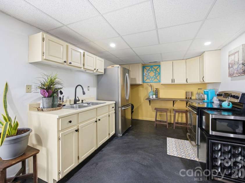 406 Vincent Court, Salisbury, NC 28146.  MLS# CAR4369623, YatesRealty ID 11308. 