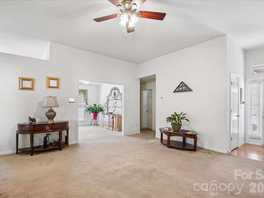 2127 Candlelight Woods Drive, Matthews, NC 28105.  MLS# CAR4369678, YatesRealty ID 11309. 