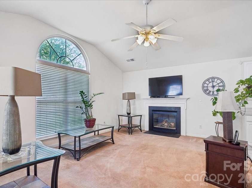 2127 Candlelight Woods Drive, Matthews, NC 28105.  MLS# CAR4369678, YatesRealty ID 11309. 