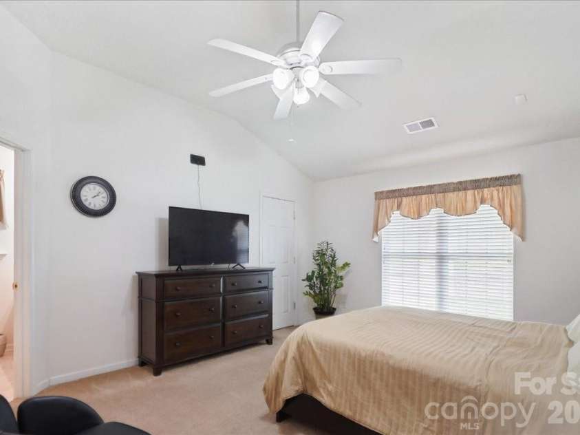 2127 Candlelight Woods Drive, Matthews, NC 28105.  MLS# CAR4369678, YatesRealty ID 11309. 