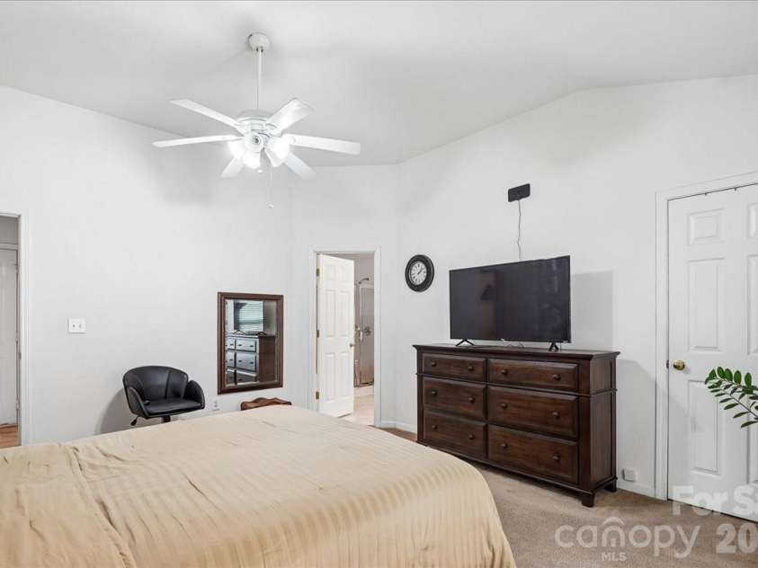 2127 Candlelight Woods Drive, Matthews, NC 28105.  MLS# CAR4369678, YatesRealty ID 11309. 