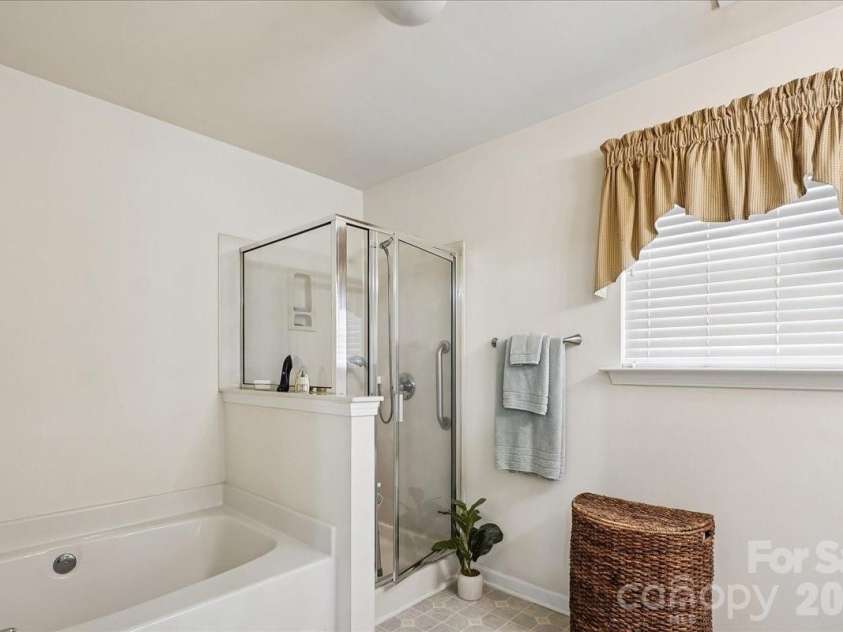 2127 Candlelight Woods Drive, Matthews, NC 28105.  MLS# CAR4369678, YatesRealty ID 11309. 