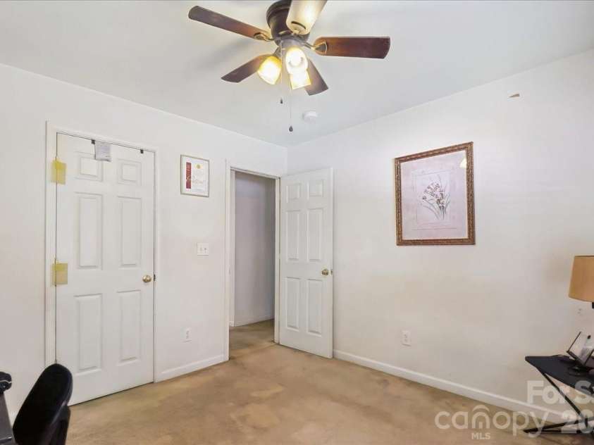 2127 Candlelight Woods Drive, Matthews, NC 28105.  MLS# CAR4369678, YatesRealty ID 11309. 