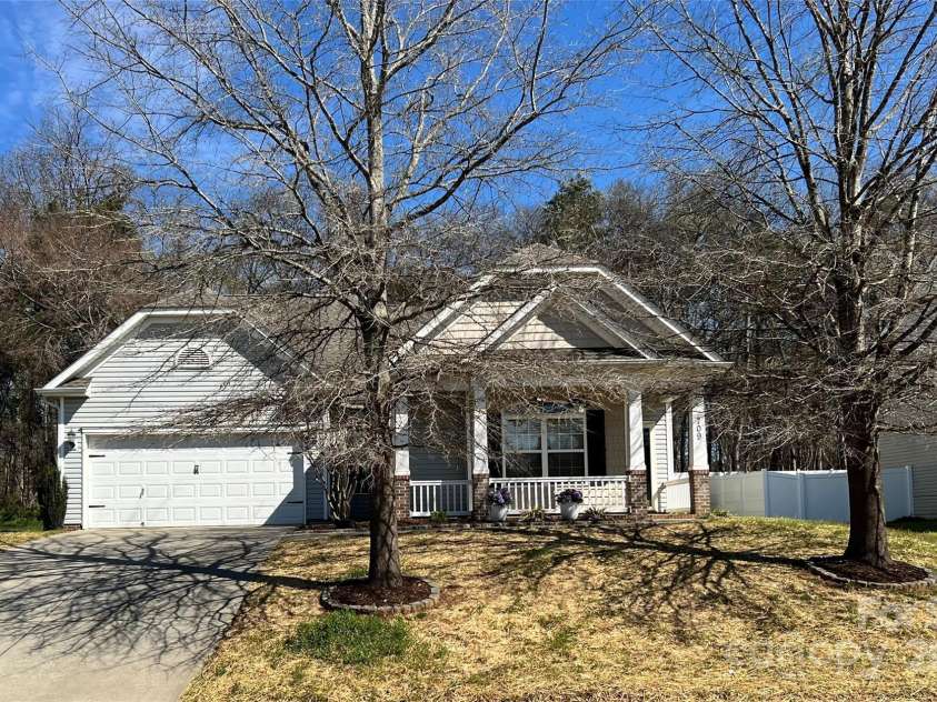 709 Yvonne Drive, Concord, NC 28027.  MLS# CAR4231612, YatesRealty ID 11311. Welcome home to 709 Yvonne Dr SW in the popular Yates Meadow neighborhood in Concord