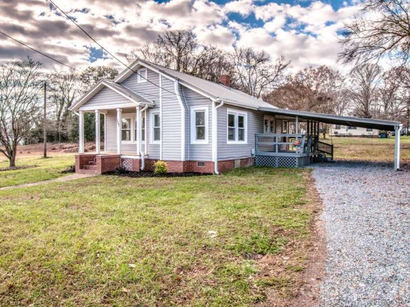 107 Rose Street, Mount Holly, NC 28120.  MLS# CAR4369199, YatesRealty ID 11313. 