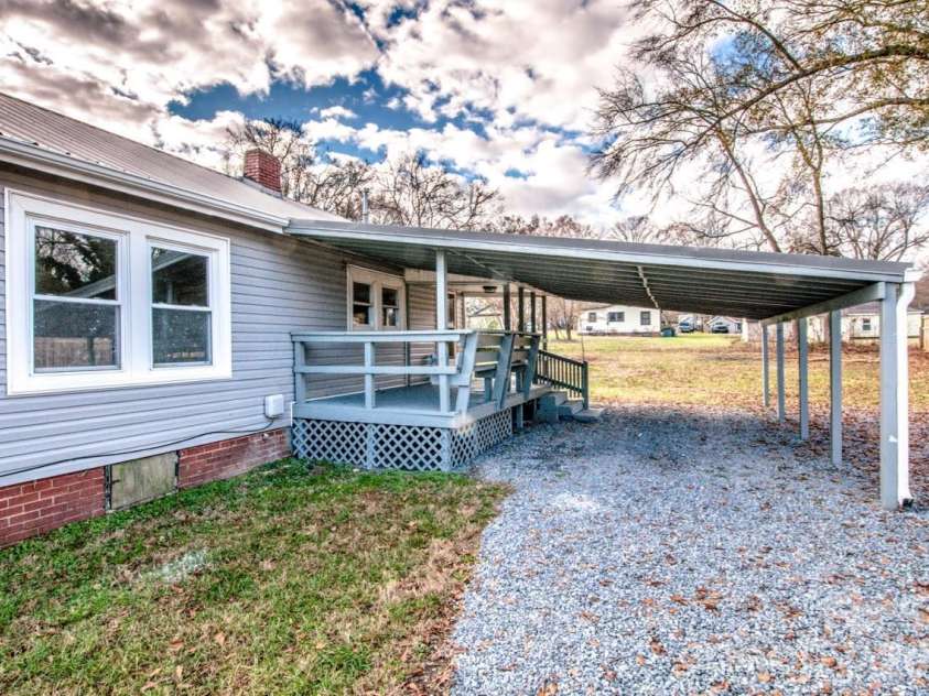 107 Rose Street, Mount Holly, NC 28120.  MLS# CAR4369199, YatesRealty ID 11313. 