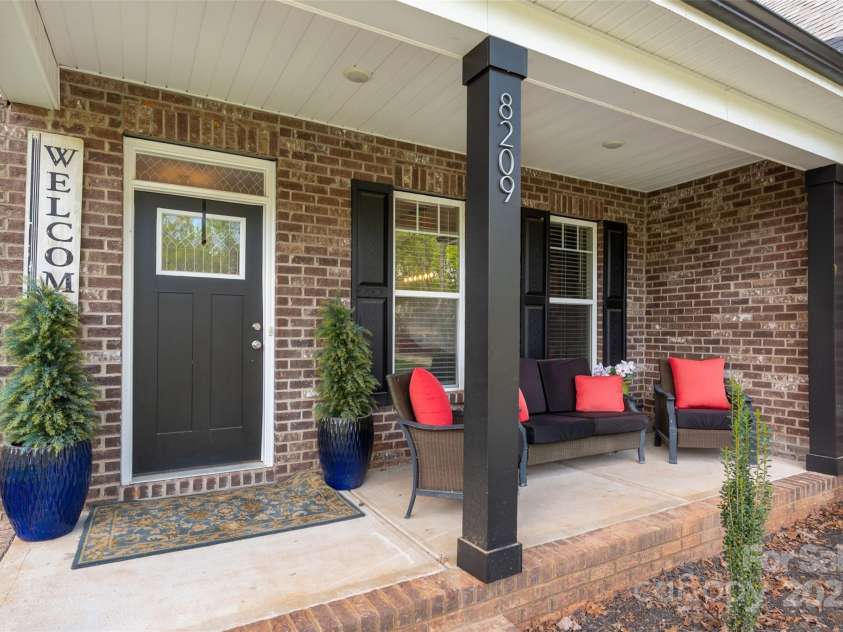 8209 Bella Vista Court, Charlotte, NC 28216.  MLS# CAR4243741, YatesRealty ID 11314. 