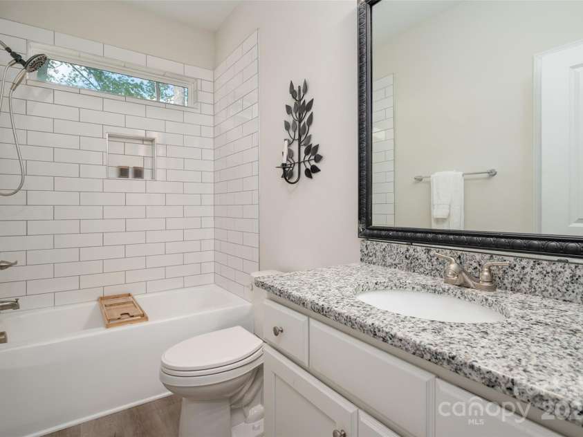 8209 Bella Vista Court, Charlotte, NC 28216.  MLS# CAR4243741, YatesRealty ID 11314. 