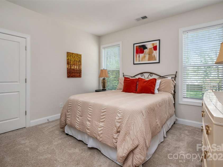 8209 Bella Vista Court, Charlotte, NC 28216.  MLS# CAR4243741, YatesRealty ID 11314. 