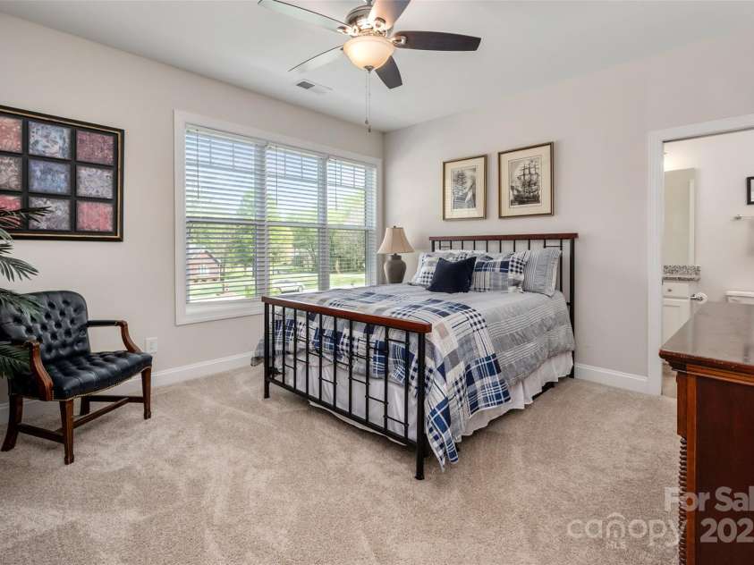 8209 Bella Vista Court, Charlotte, NC 28216.  MLS# CAR4243741, YatesRealty ID 11314. 