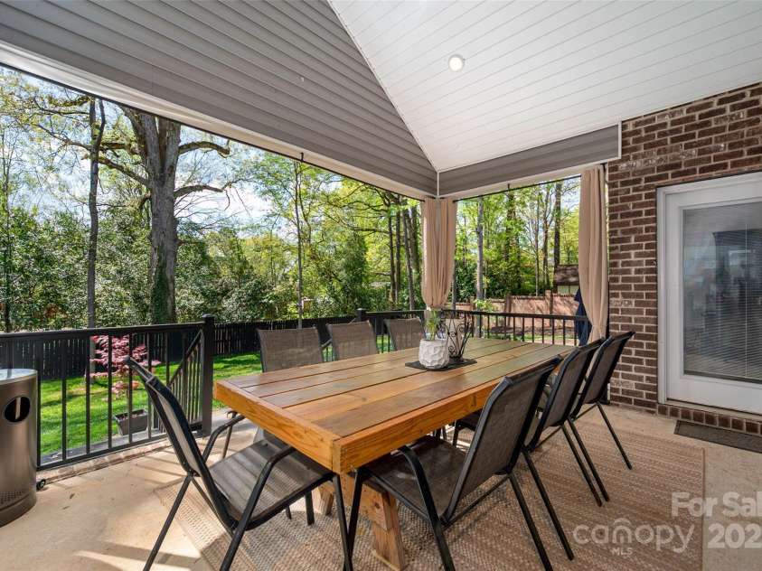 8209 Bella Vista Court, Charlotte, NC 28216.  MLS# CAR4243741, YatesRealty ID 11314. 