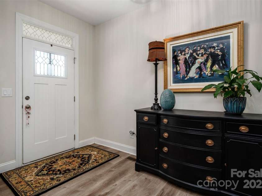 8209 Bella Vista Court, Charlotte, NC 28216.  MLS# CAR4243741, YatesRealty ID 11314. 