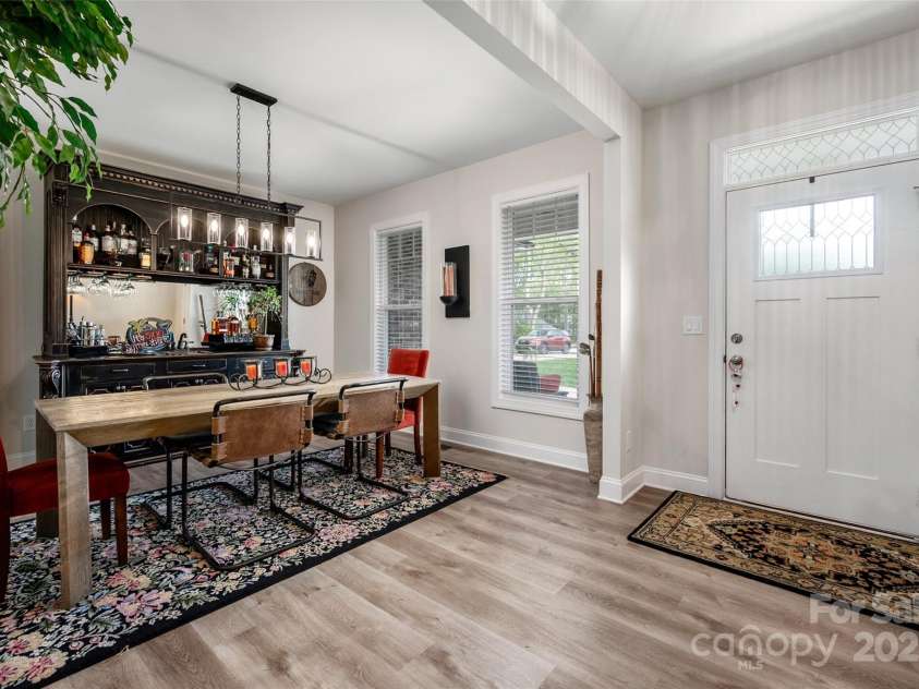 8209 Bella Vista Court, Charlotte, NC 28216.  MLS# CAR4243741, YatesRealty ID 11314. 