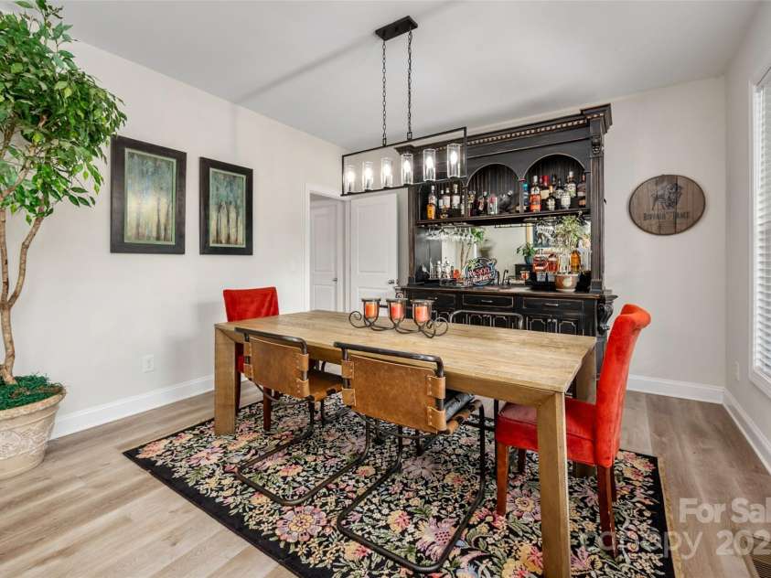 8209 Bella Vista Court, Charlotte, NC 28216.  MLS# CAR4243741, YatesRealty ID 11314. 