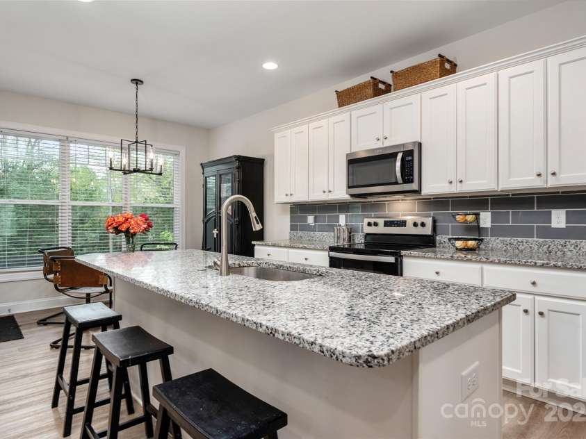 8209 Bella Vista Court, Charlotte, NC 28216.  MLS# CAR4243741, YatesRealty ID 11314. 