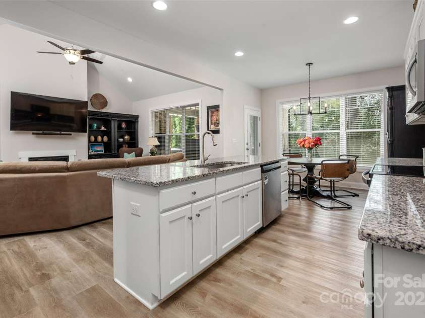 8209 Bella Vista Court, Charlotte, NC 28216.  MLS# CAR4243741, YatesRealty ID 11314. 