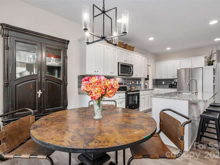 8209 Bella Vista Court, Charlotte, NC 28216.  MLS# CAR4243741, YatesRealty ID 11314. 