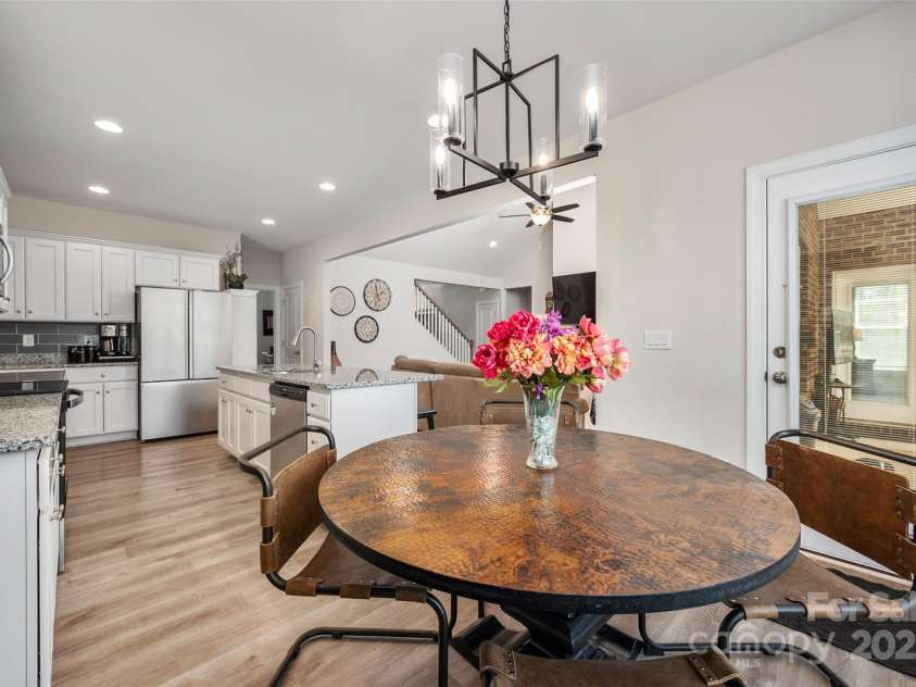 8209 Bella Vista Court, Charlotte, NC 28216.  MLS# CAR4243741, YatesRealty ID 11314. 
