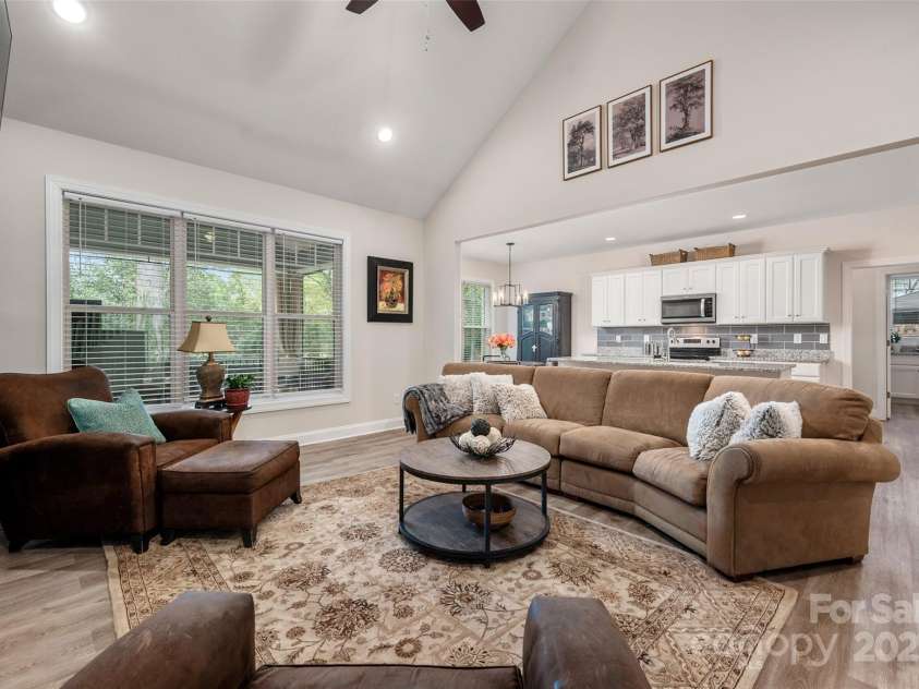 8209 Bella Vista Court, Charlotte, NC 28216.  MLS# CAR4243741, YatesRealty ID 11314. 