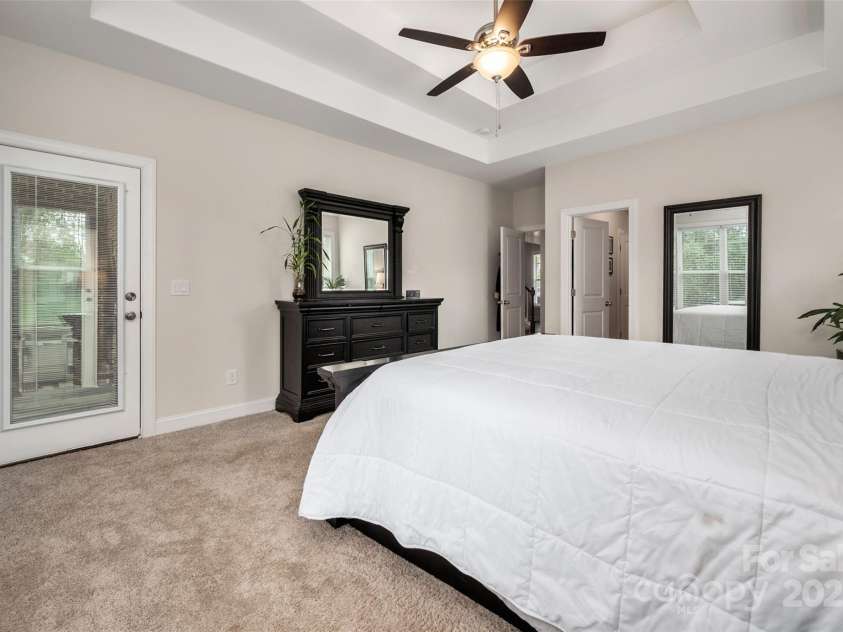 8209 Bella Vista Court, Charlotte, NC 28216.  MLS# CAR4243741, YatesRealty ID 11314. 