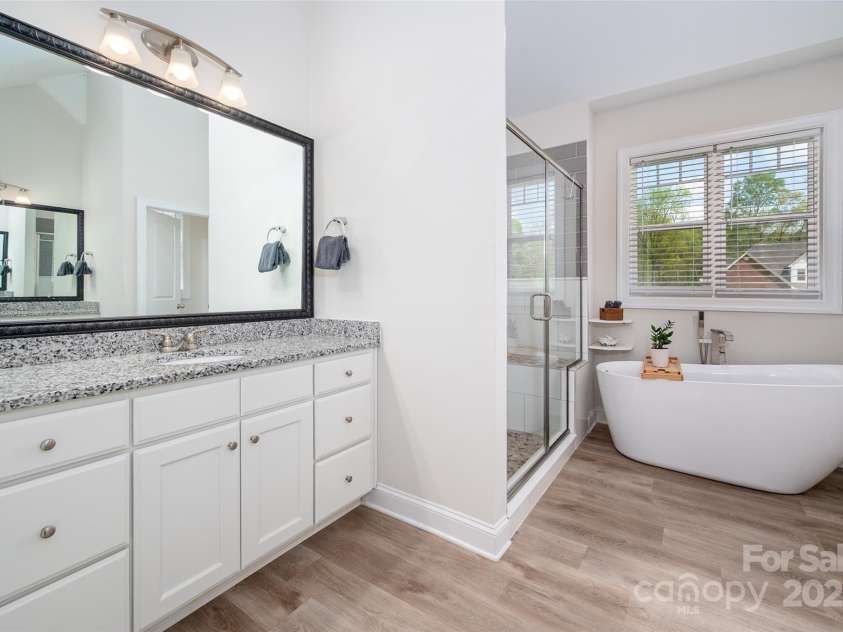 8209 Bella Vista Court, Charlotte, NC 28216.  MLS# CAR4243741, YatesRealty ID 11314. 