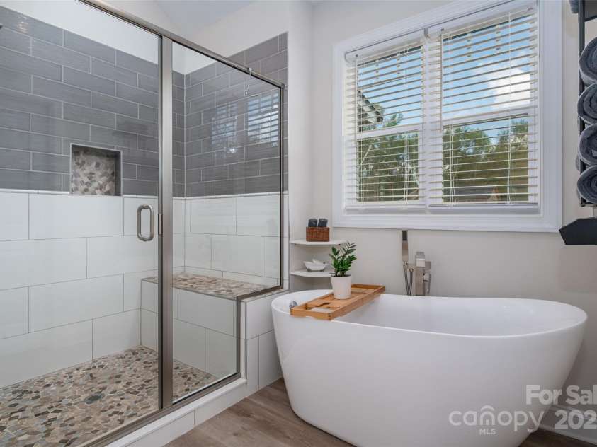 8209 Bella Vista Court, Charlotte, NC 28216.  MLS# CAR4243741, YatesRealty ID 11314. 