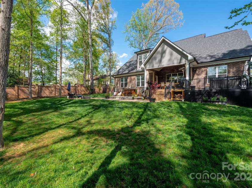 8209 Bella Vista Court, Charlotte, NC 28216.  MLS# CAR4243741, YatesRealty ID 11314. 
