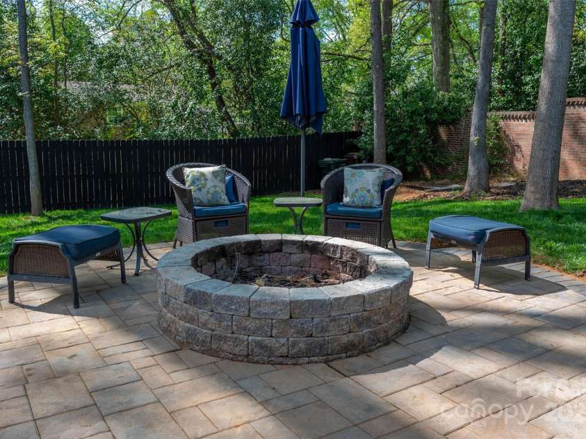 8209 Bella Vista Court, Charlotte, NC 28216.  MLS# CAR4243741, YatesRealty ID 11314. 