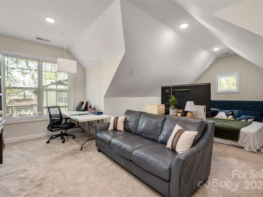 8209 Bella Vista Court, Charlotte, NC 28216.  MLS# CAR4243741, YatesRealty ID 11314. Upstairs bonus room