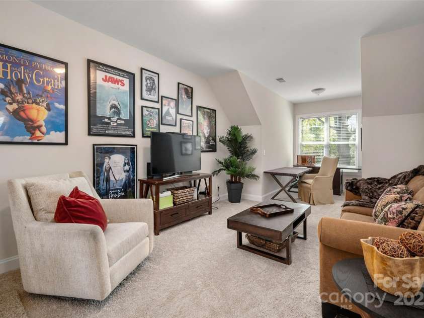 8209 Bella Vista Court, Charlotte, NC 28216.  MLS# CAR4243741, YatesRealty ID 11314. Upstairs loft